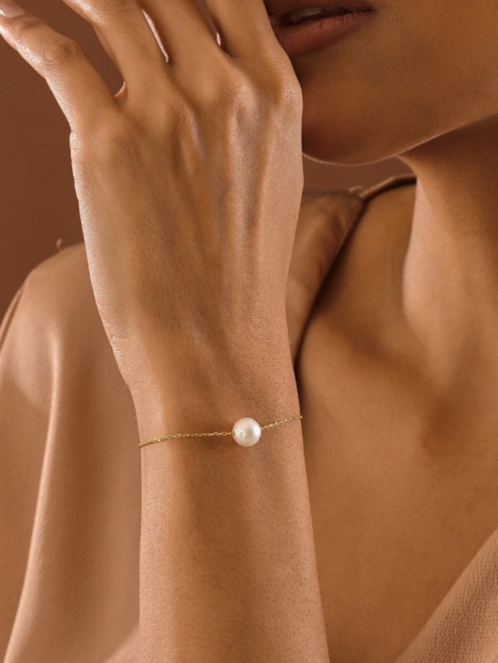 BRAND NEW, NEVER WORN 14K gold pearl bracelet